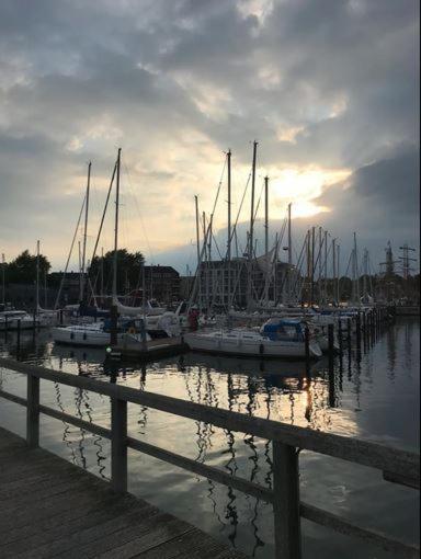 Im Bademantel An Den Strand Mit Terrasse Eckernfoerde Luaran gambar
